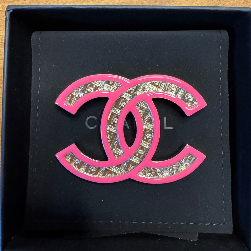 Authentic 24C Chanel pink and gold brooch BNIB
